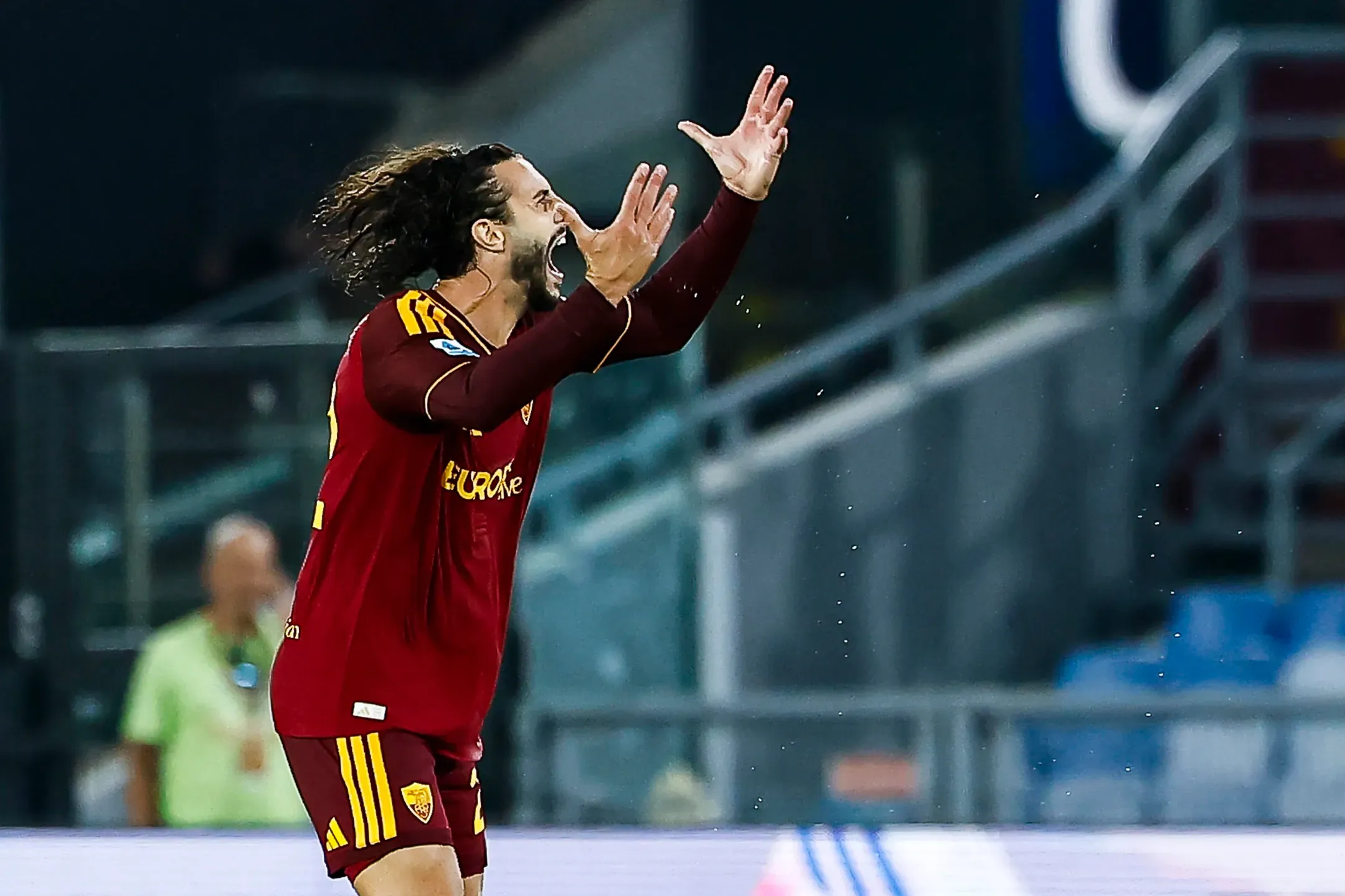 Mora a titular na vitória da Roma